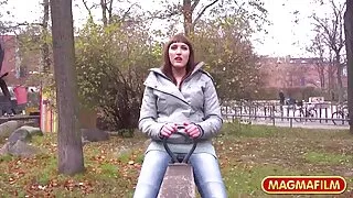 Un xhamster video gratuit mec blanc pervers baise une salope d'ébène dans des filets de pêche déchirés Nikki Darling