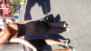 Salope blonde poussin Emma Ray est célèbre pour sa large bouche porno femmes agees