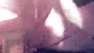 Une salope blonde potelée fait film porno hd gratuit plaisir à son mec avec une pipe bruyante dans la voiture