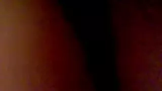 La film x adulte cochonne Kylee suce une bite dans une voiture pendant que le mec conduit