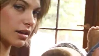 La salope virile Ava film vidéo porno gratuit Devine baisée durement dans une séance de DP hardcore