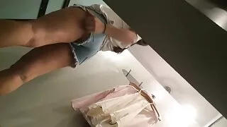 La saleté brune aux petits seins se filme porno gratuit complet fait attaquer la chatte dans un style mish