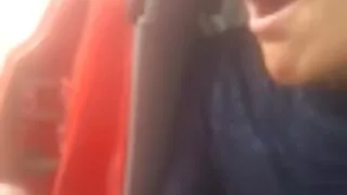 La milf blanche en chaleur August avale une bite noire géante avec film porno video xxx gourmandise