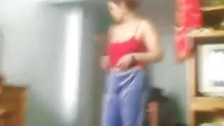 Trois goujons pervers xxx video gratuit baisent une salope brune élancée avec passion