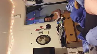La charmante Ariana Marie se fait baiser et extrait x gratuit éjaculer par son petit ami au sang chaud