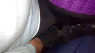 Une MILF aux cheveux noirs aux gros seins fait une pipe incroyable à son porno gratuit perfect girl jeune amant