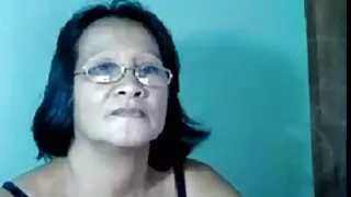 Une fille sexy aux cheveux noirs avec des seins impressionnants plaît à sa chatte film gratuit tukif avec des doigts