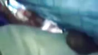 Maman blonde empilée avec film porno en français de gros seins se fait défoncer dans un style latéral dur