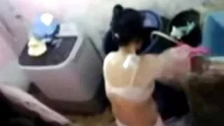 Une fille blonde excitée devient excitée quand porno live gratuit elle sait que quelqu'un la voit pisser