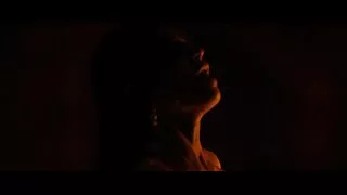 Salope blonde porno film arabe sale dans des filets de pêche blancs obtient sa chatte martelée dans la pose mish