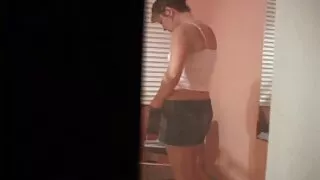 Une brune à la video x amateur gratuit recherche chaude présente un solo torride sur webcam