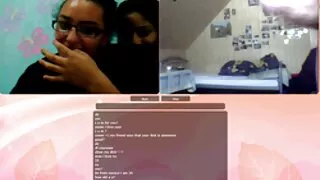 Une beauté provocante aux cheveux blonds avec video pornographie xxl de gros seins donne un joli massage érotique à un étalon brutal