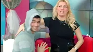 La bombasse sexy Kristen scott et ses amis se font baiser par un film porno xxx un mec excité