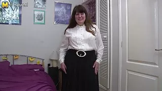 Une bombasse voir film porno gratuit blonde aux gros seins chevauche un pénis noir super long dans une pose de cowgirl inversée