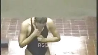 busty sweetie aux cheveux film vidéo xxx noirs effectue un solo incroyable dans la cuisine