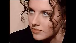 Bonnie bouclée et assez films de sexe français mince souhaite se masturber la chatte