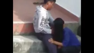 Fille blonde aux longues jambes suce une grosse bite film porno p et se fait baiser dans le cul à la fois