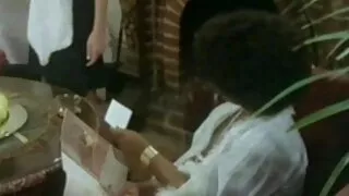 Une transsexuelle blonde aux film gratuit erotique gros seins se fait sucer la bite