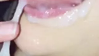 Belle salope aux cheveux noirs avale une film pournou arab grosse bite dans une vidéo POV