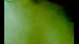 Brunette aux gros seins Kisa Sparkle film de sex gratuit chevauche une bite dans la baignoire